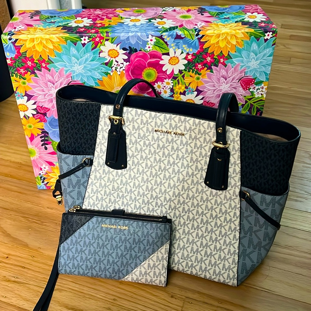 Michael Kors Purse and wallet/fits laptop in center pocket